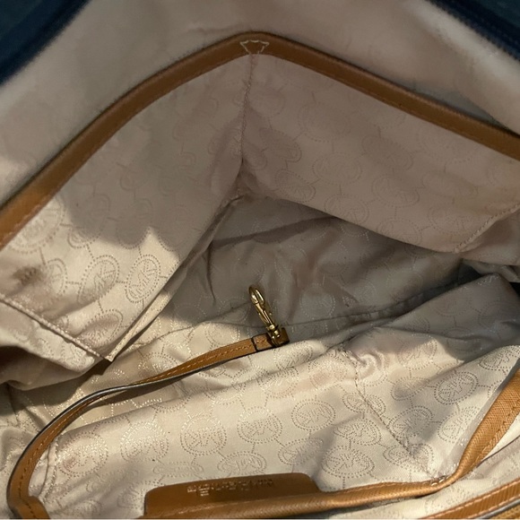 Michael Kors Kempton Small Tote in Navy - Picture 3 of 10